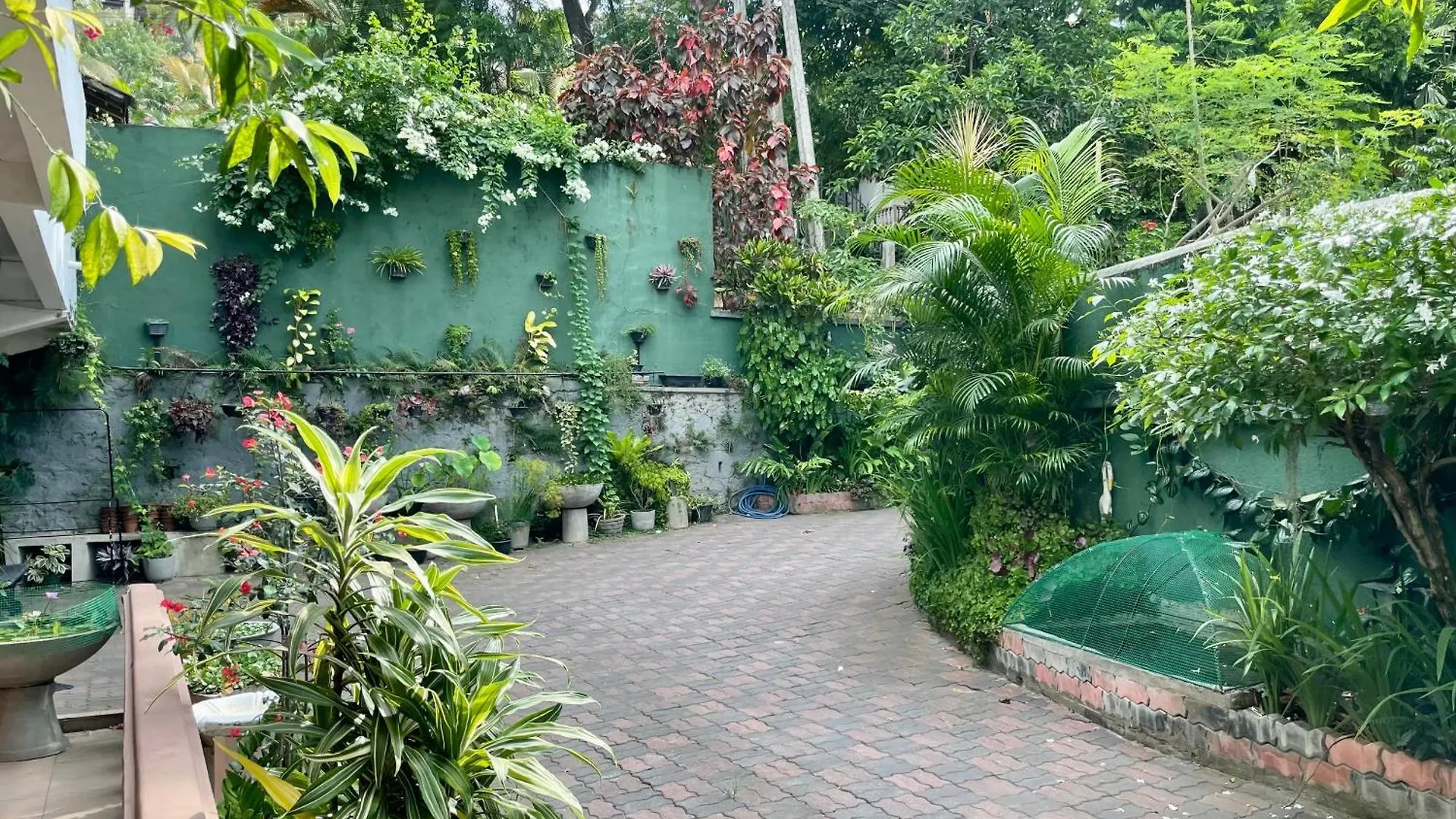 Bed & Breakfast Crystal Lake Resort Kandy