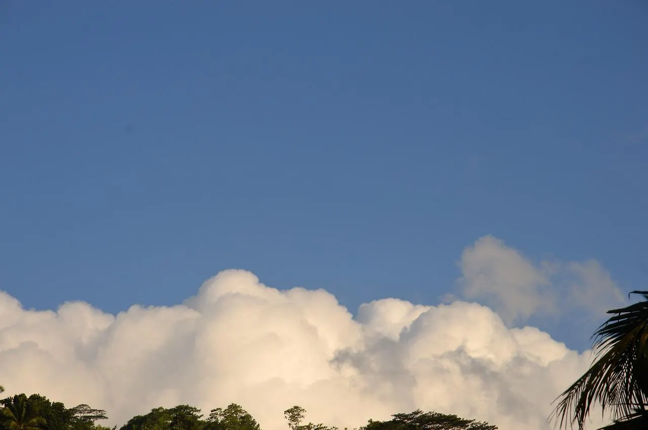 Crystal Lake Resort Kandy